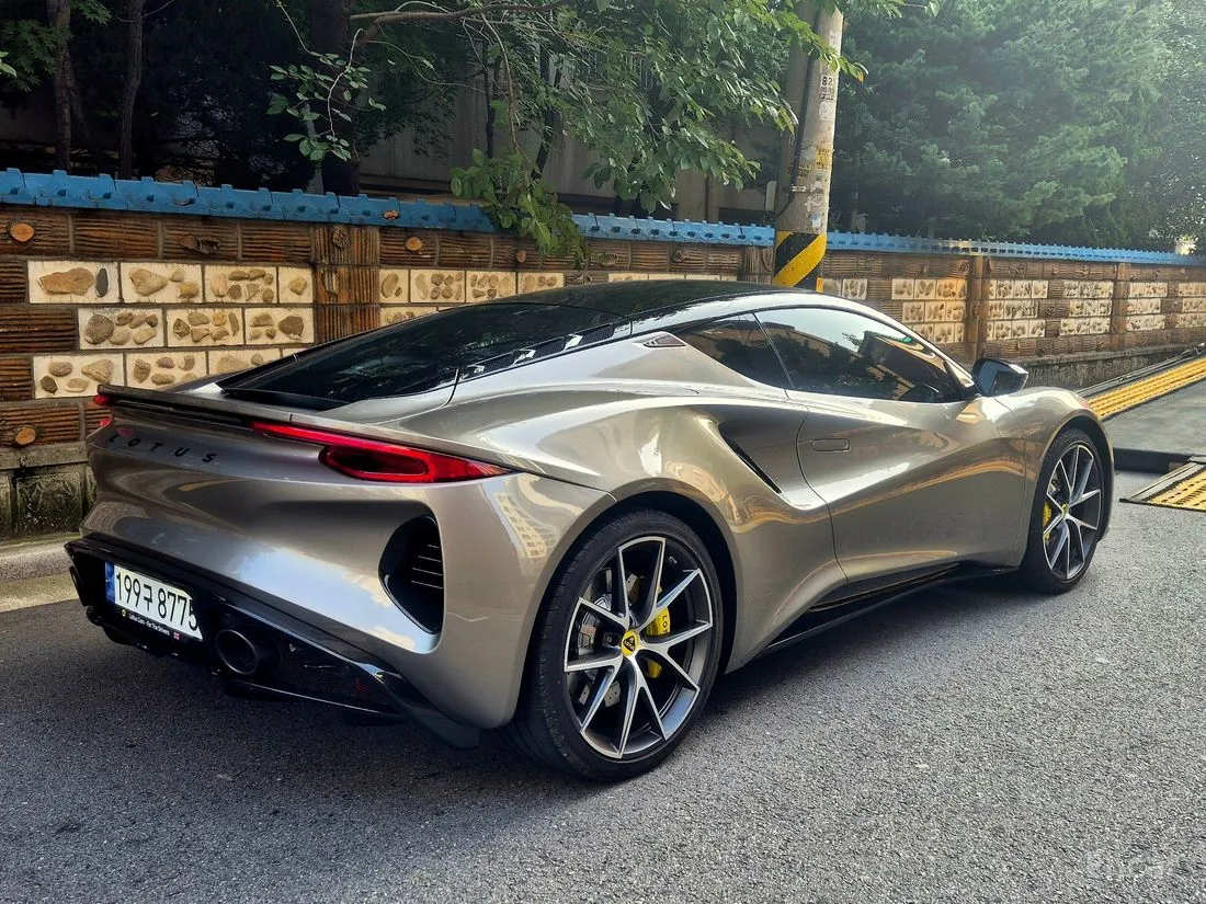 Lotus Emira 2024