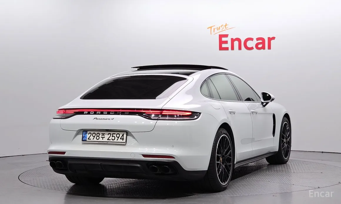 Porsche Panamera 2021