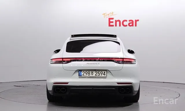 Porsche Panamera 2021