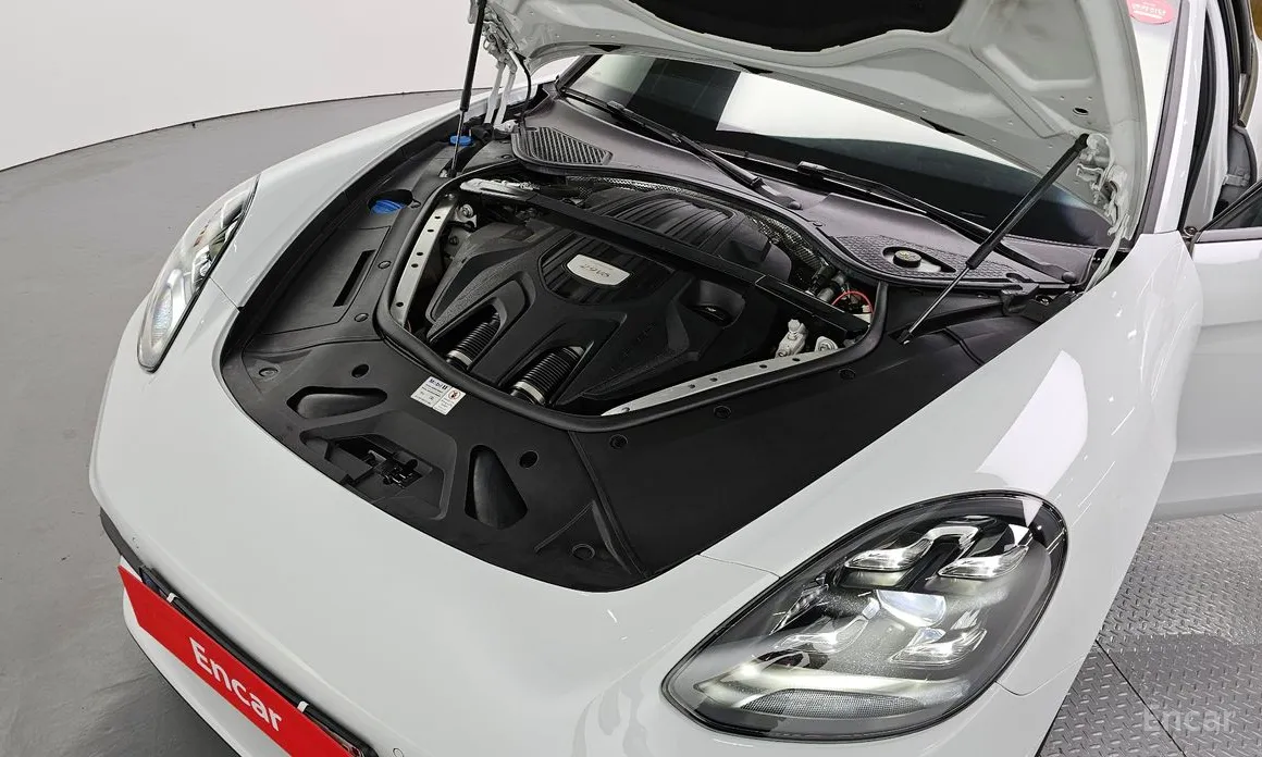 Porsche Panamera 2021