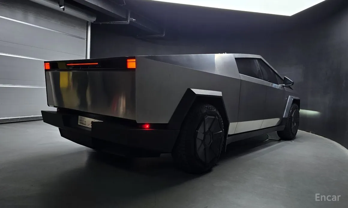 Tesla Cybertruck 2025