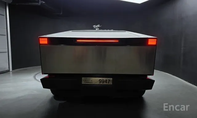 Tesla Cybertruck 2025