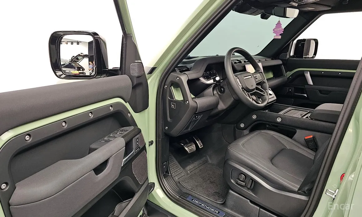 Land Rover Defender 2023