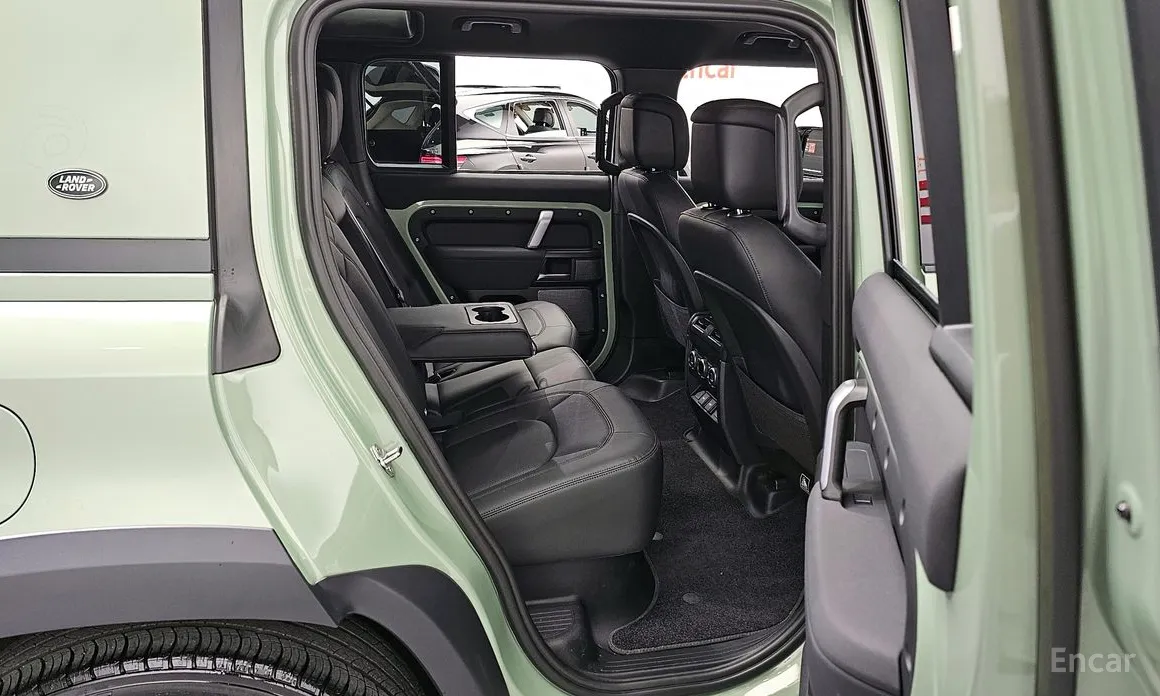Land Rover Defender 2023