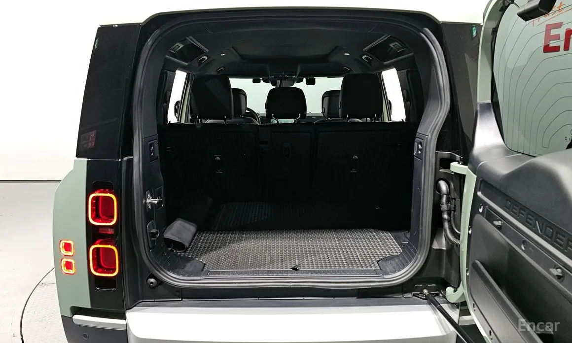 Land Rover Defender 2023