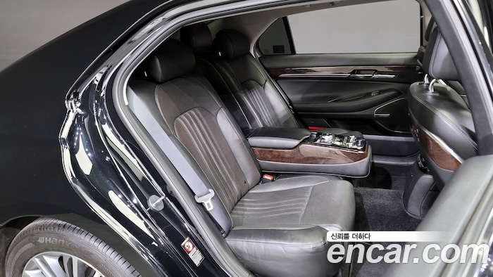 Genesis EQ900 2018