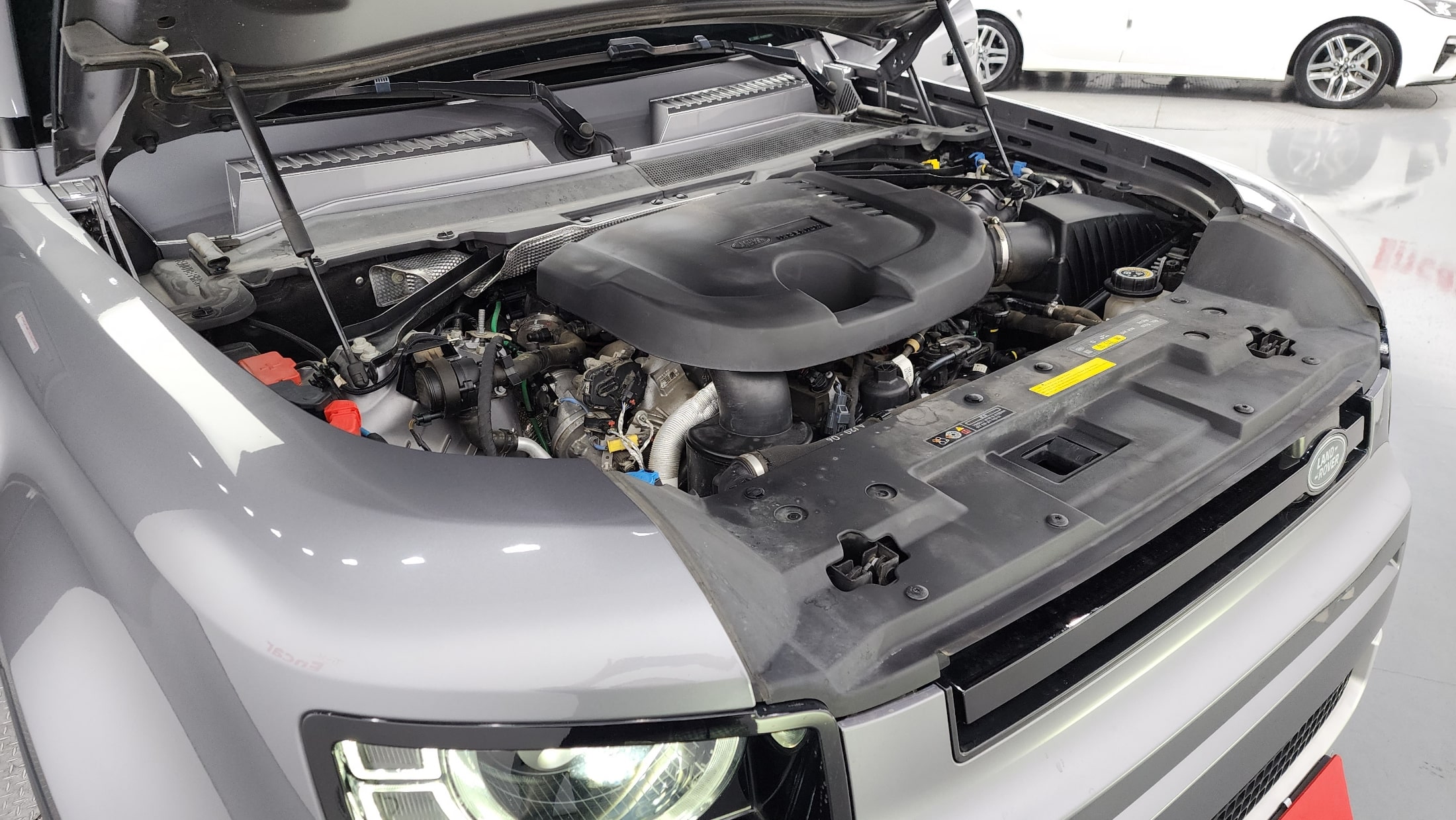 Land Rover Defender 2021