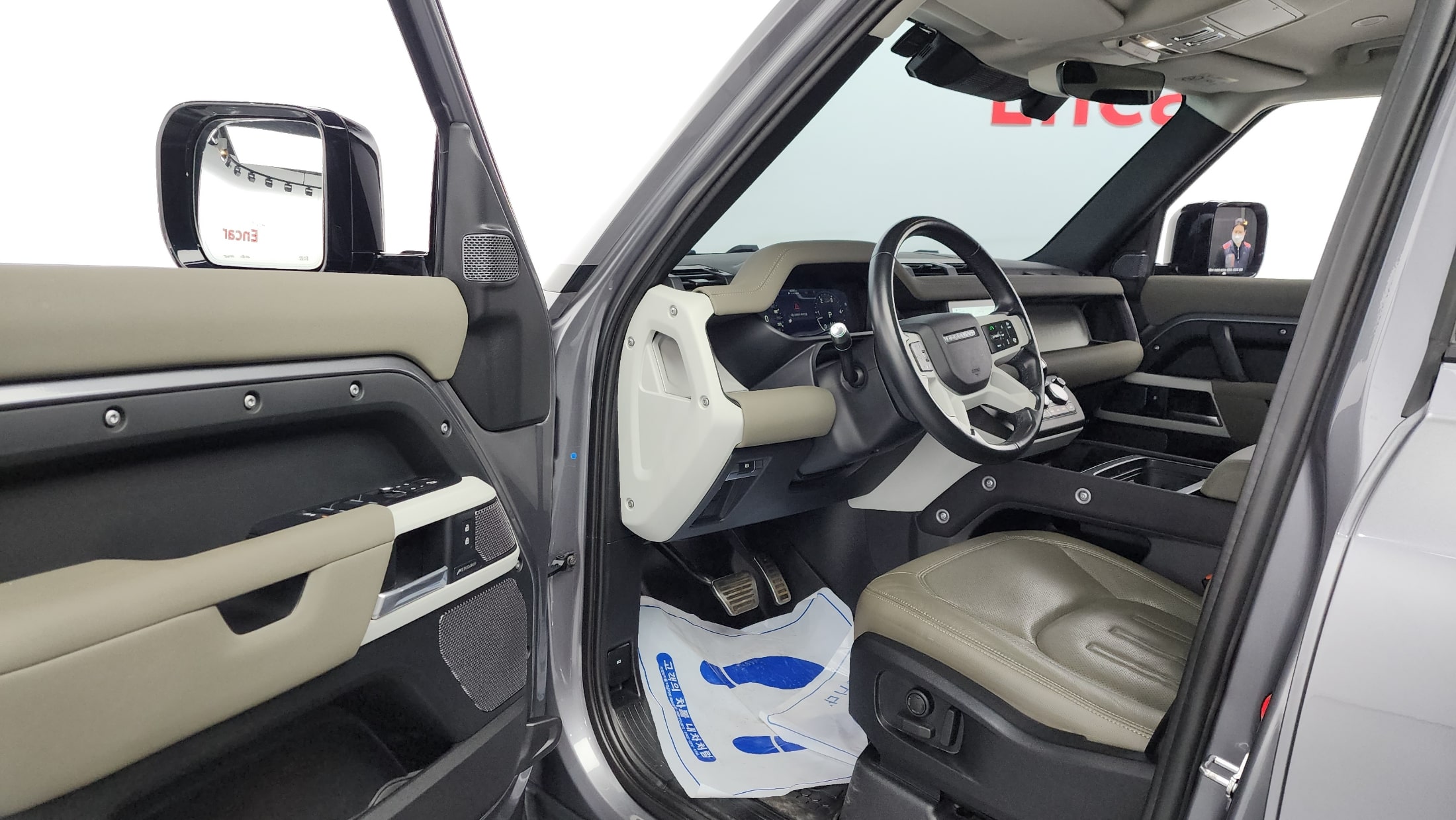Land Rover Defender 2021
