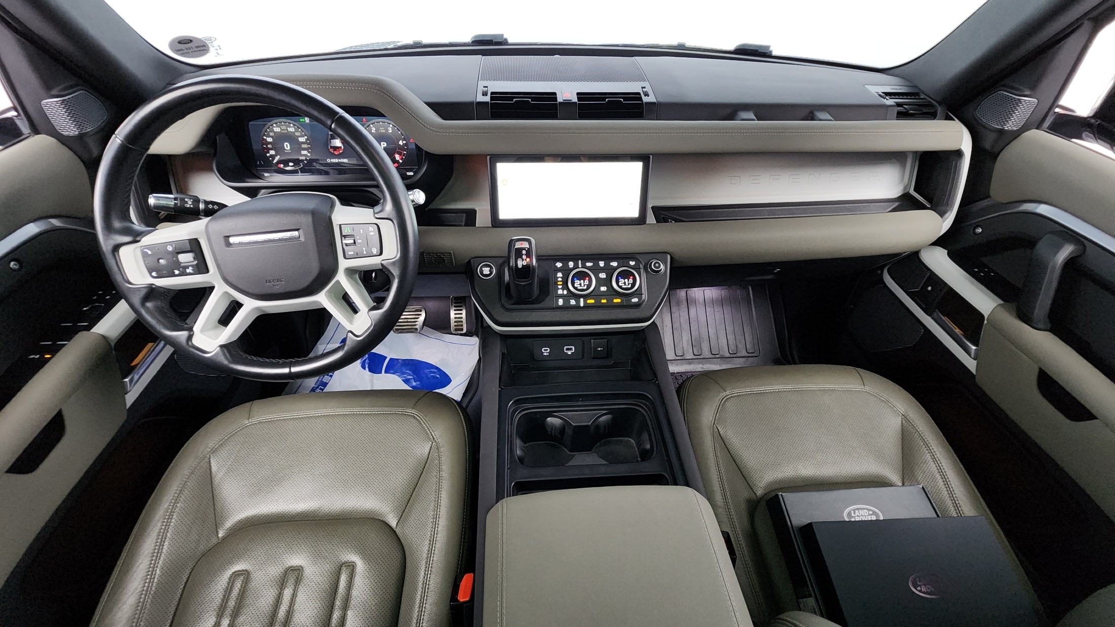 Land Rover Defender 2021