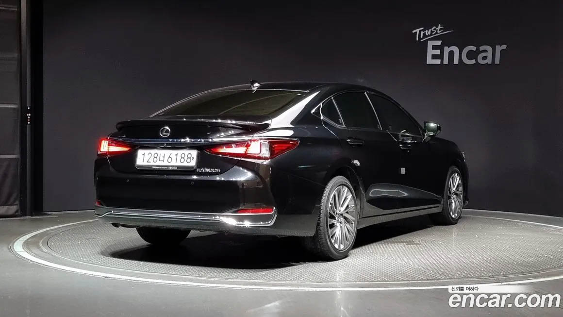 Lexus ES 2022