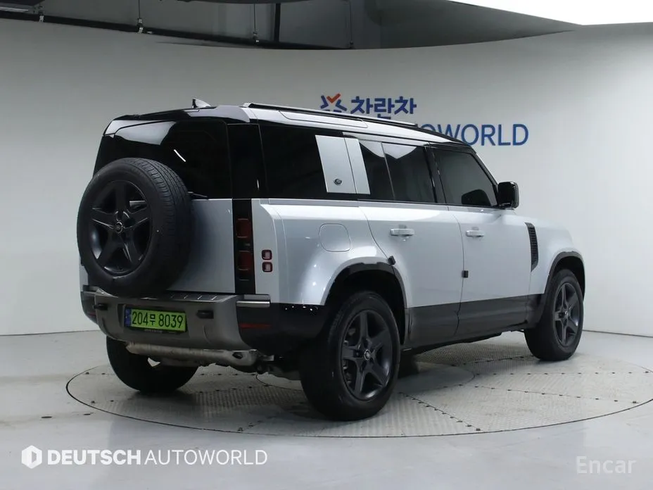 Land Rover Defender 2024