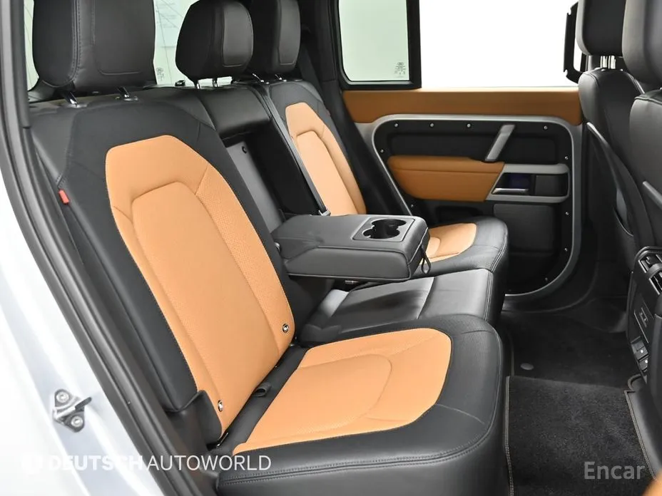 Land Rover Defender 2024