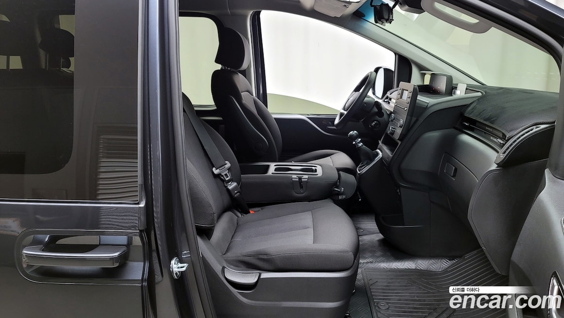 Hyundai Staria 2021