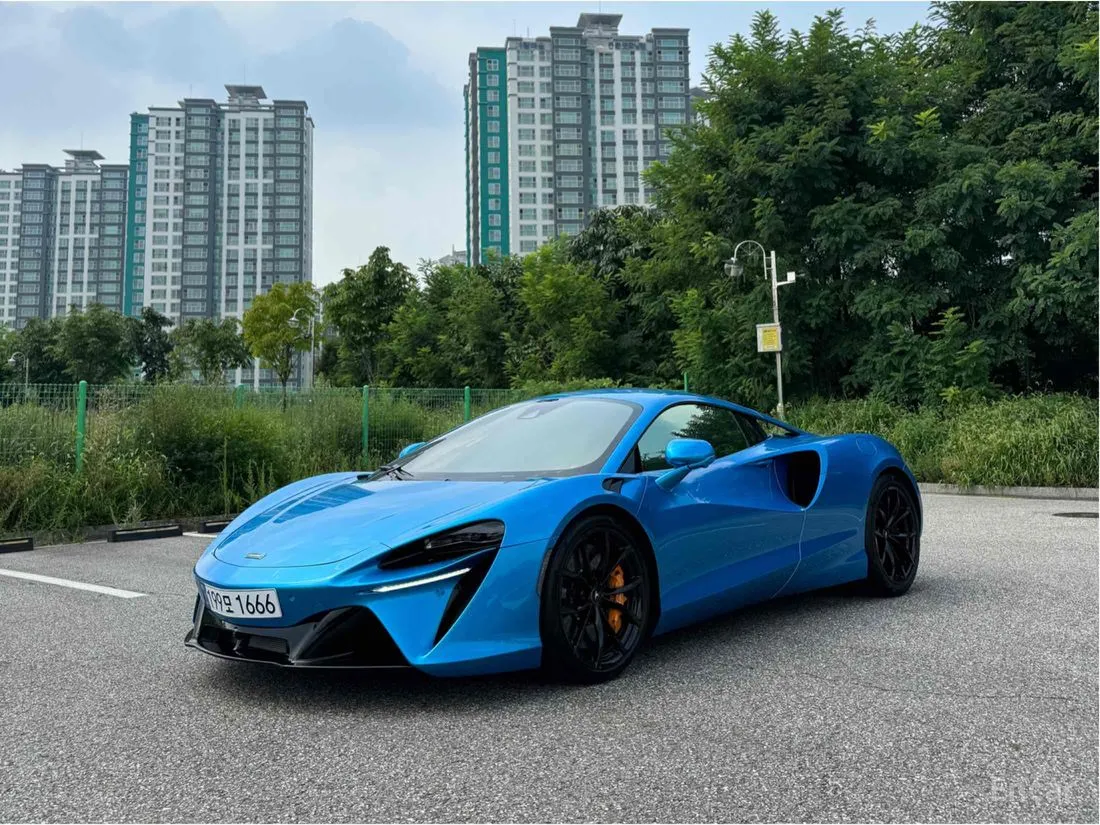 McLaren Artura 2024