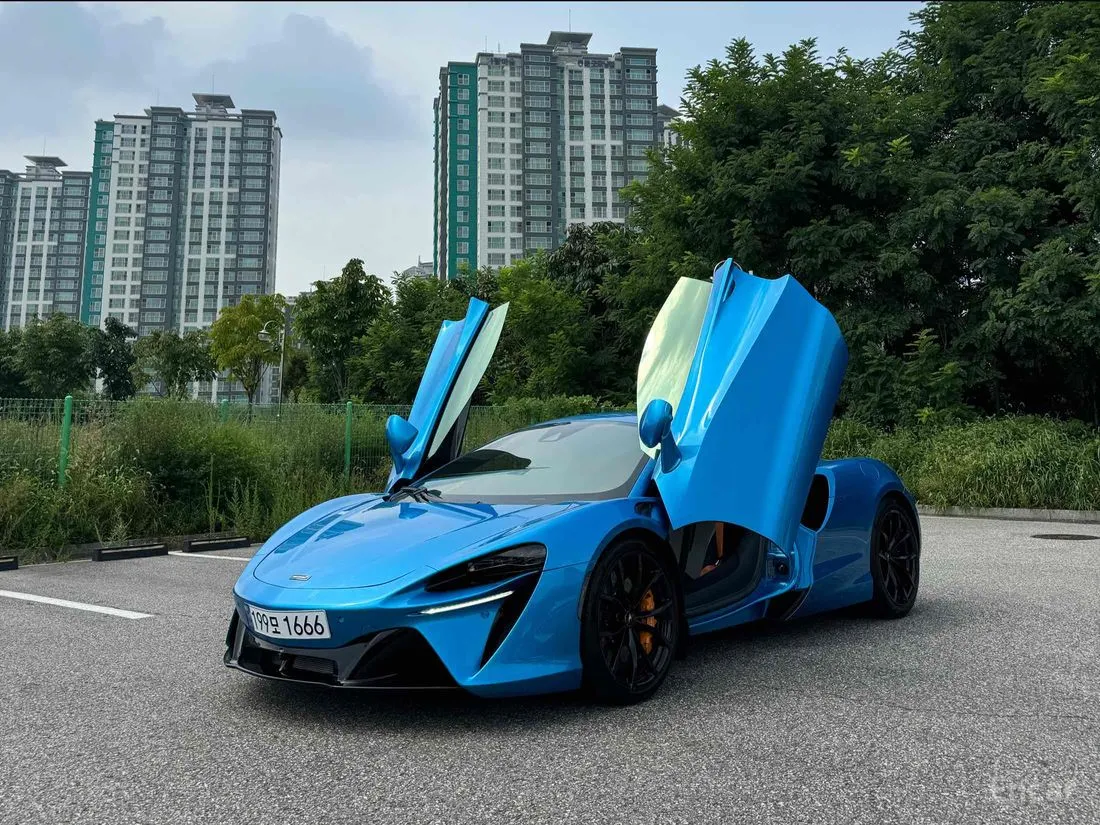 McLaren Artura 2024