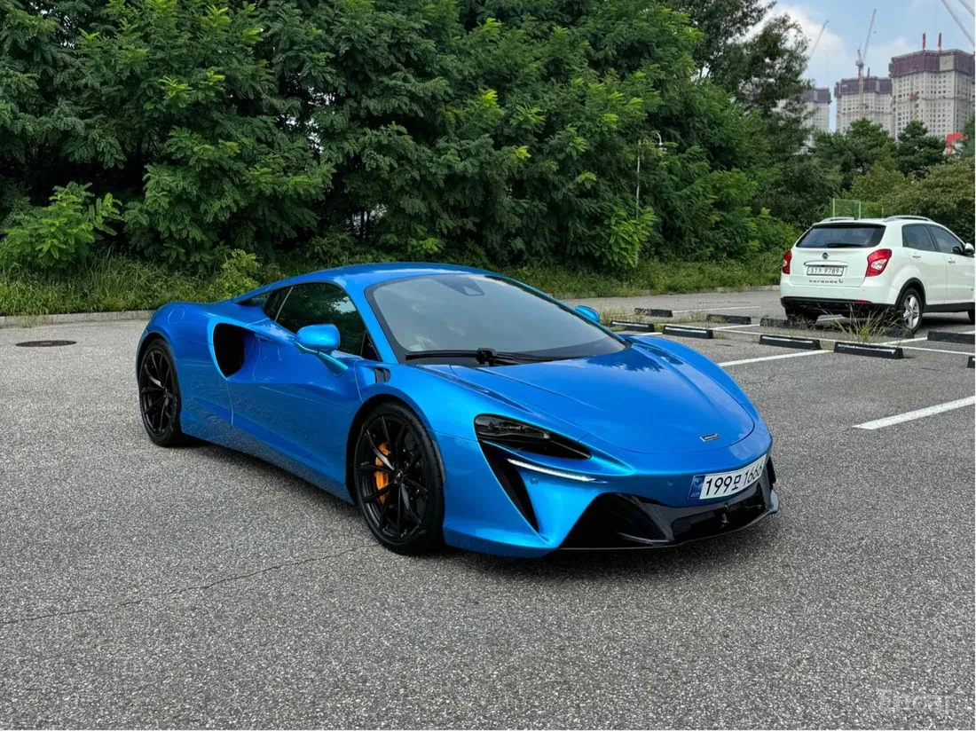 McLaren Artura 2024