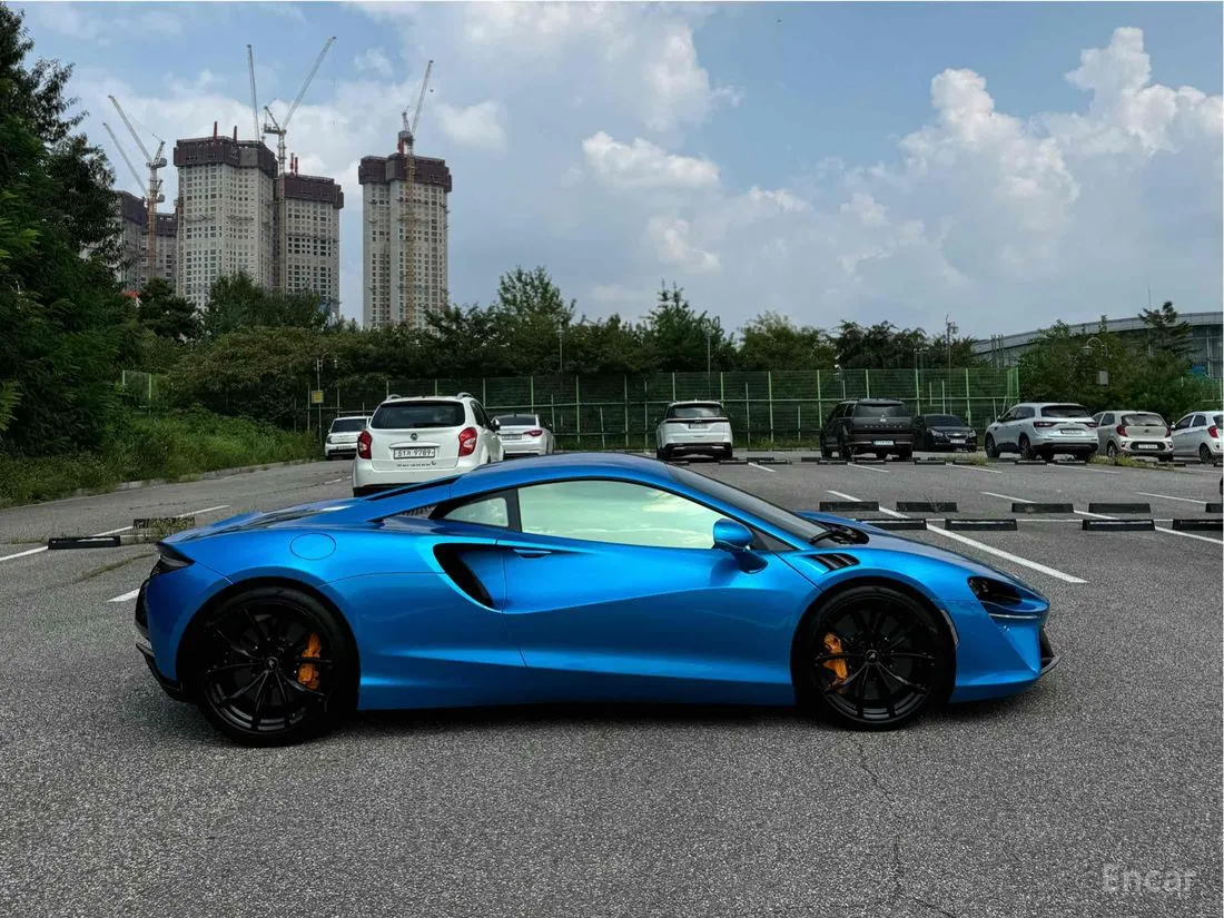McLaren Artura 2024