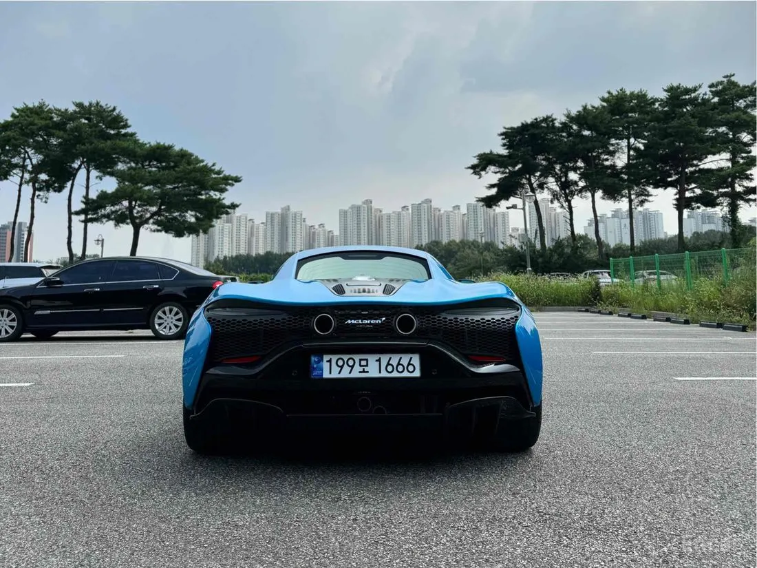 McLaren Artura 2024