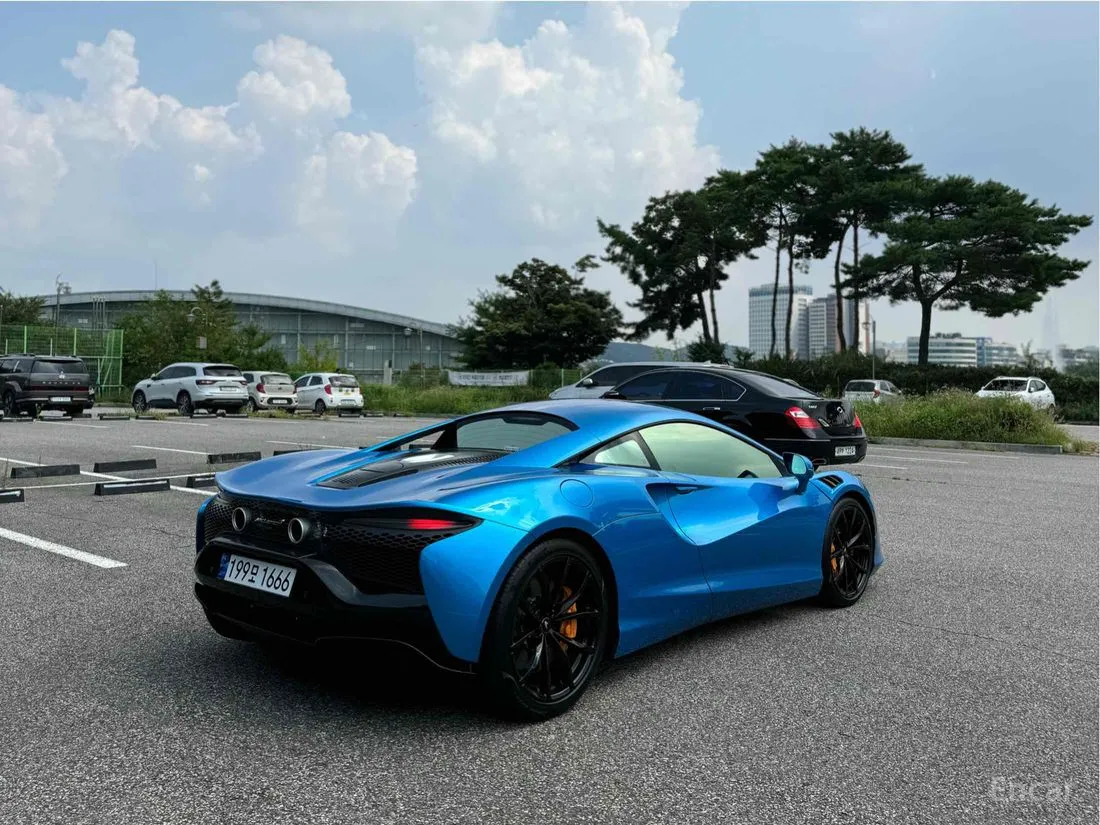 McLaren Artura 2024