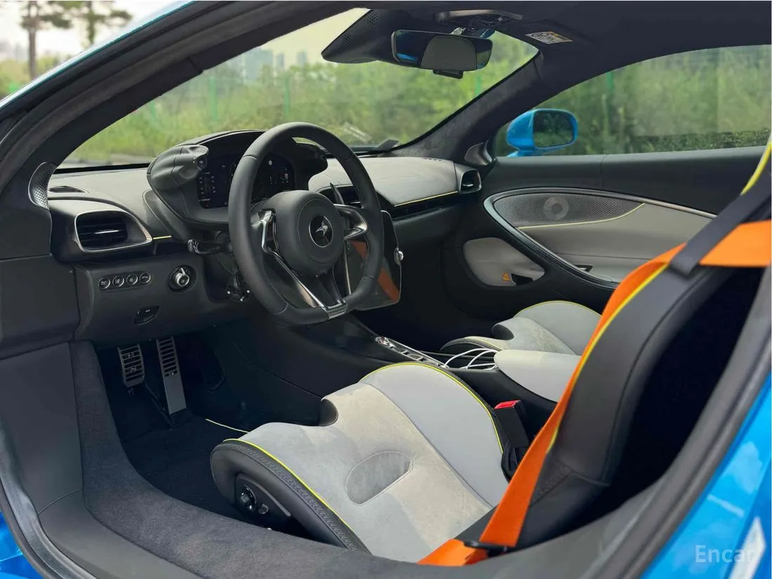 McLaren Artura 2024