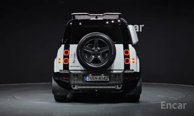 Land Rover Defender 2024
