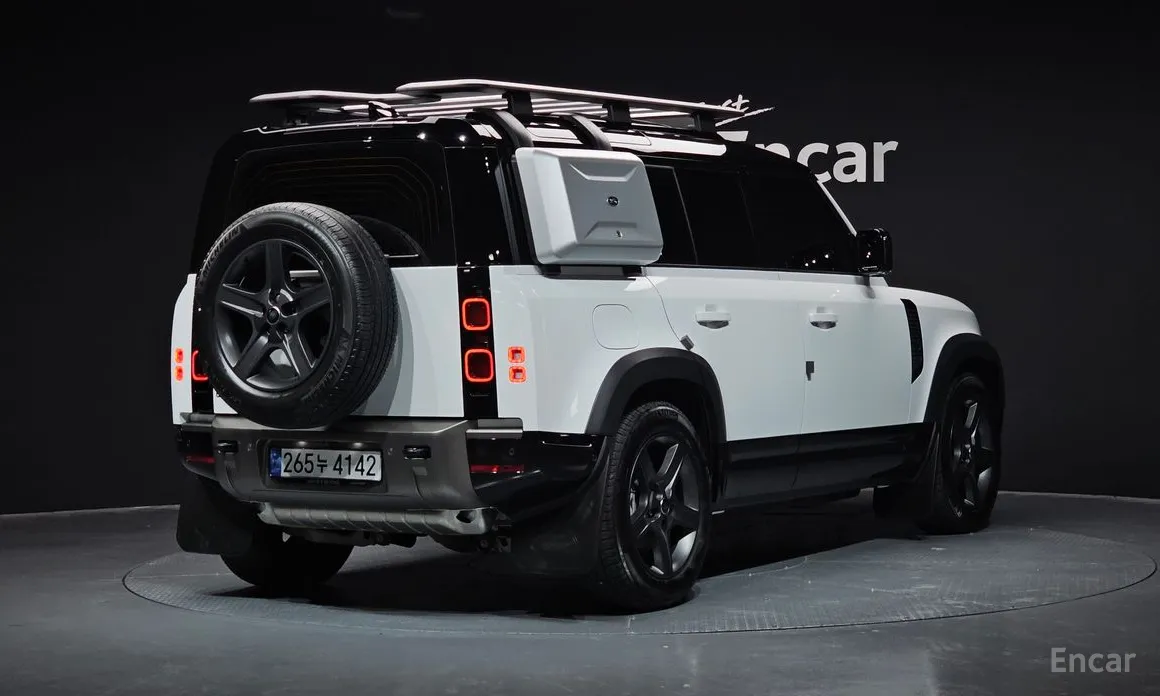 Land Rover Defender 2024