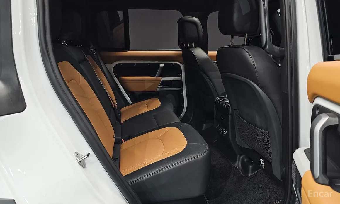 Land Rover Defender 2024