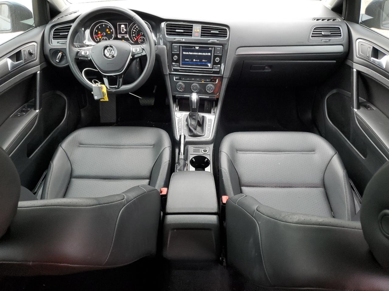 Volkswagen Golf 2021