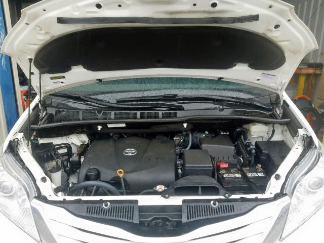 Toyota Sienna III Рестайлинг 2017