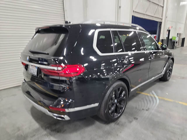 BMW X7 2021