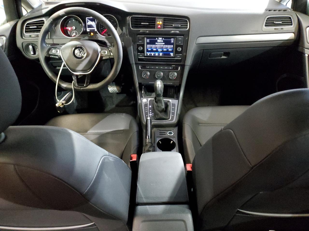 Volkswagen Golf 2021