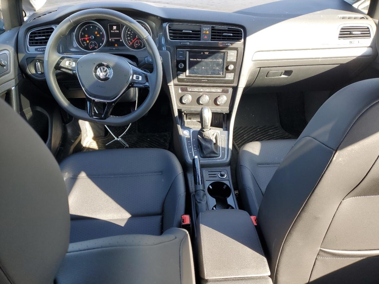 Volkswagen Golf 2021
