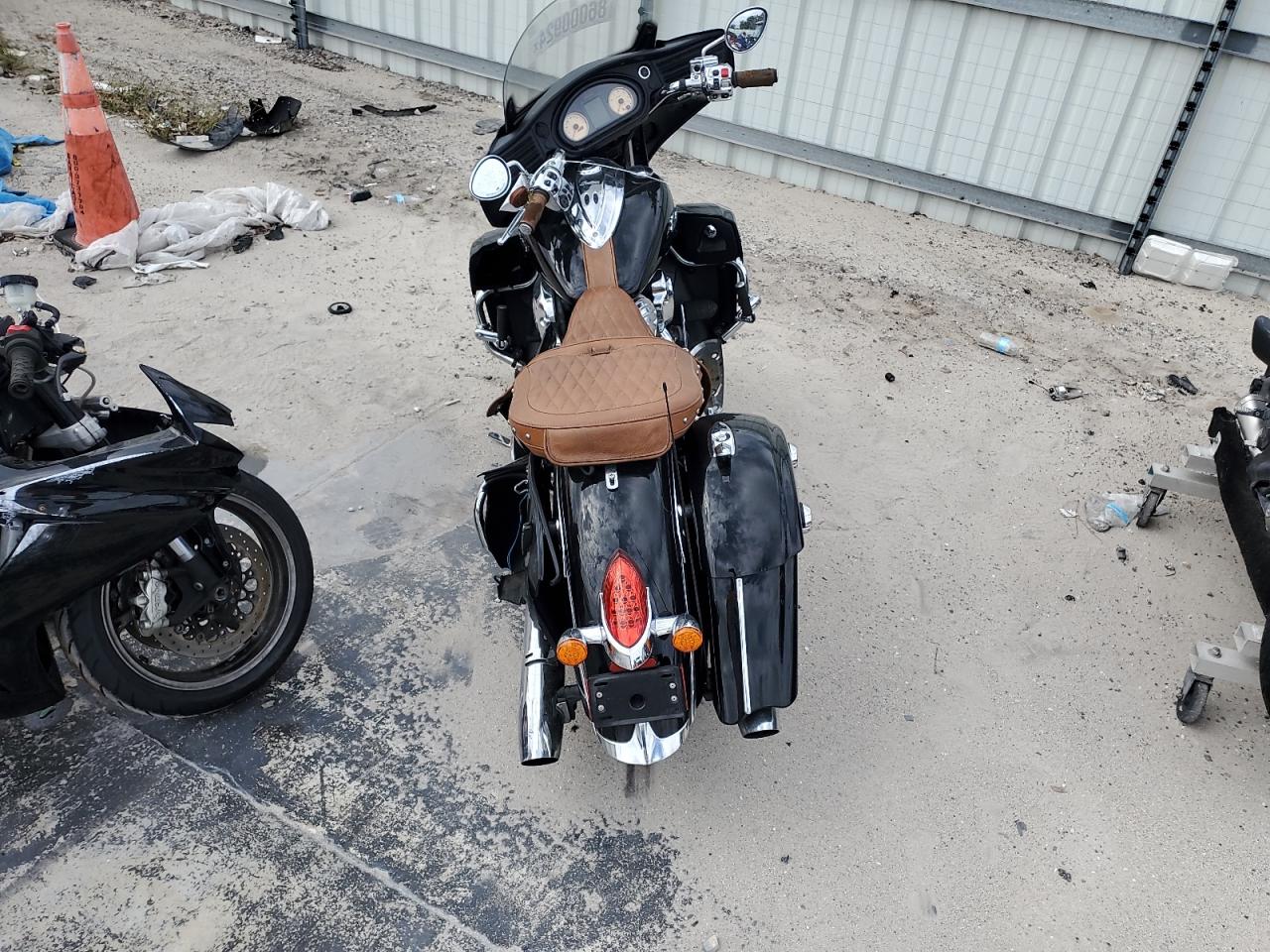 Indian Roadmaster 2015