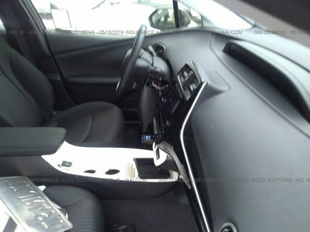 Toyota Prius IV (XW50) 2017